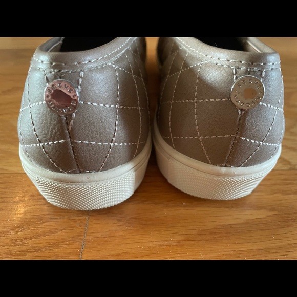 Steve Madden quilted slip on shoe - Picture 7 of 11